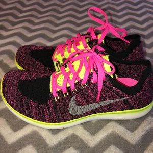 Youth 7 Nike Free RN Flyknit